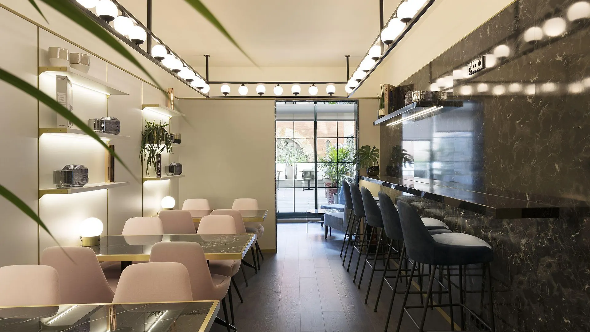 Επικοινωνία με το Coolrooms Paseo De Gracia